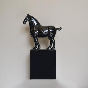 CAVALO CERAMICA LACA PRETO G